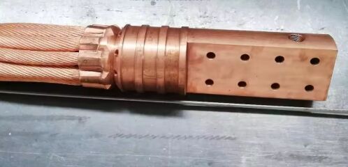 Cabos de alimentação refrigerados a água de grau industrial para fornos de arco elétrico (EAF) e fornos de refino de lagarta (LRF)