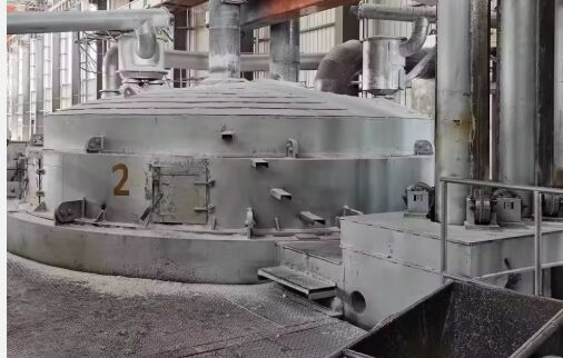 Forno de tubos de corindo para preparação de portadores de catalisadores