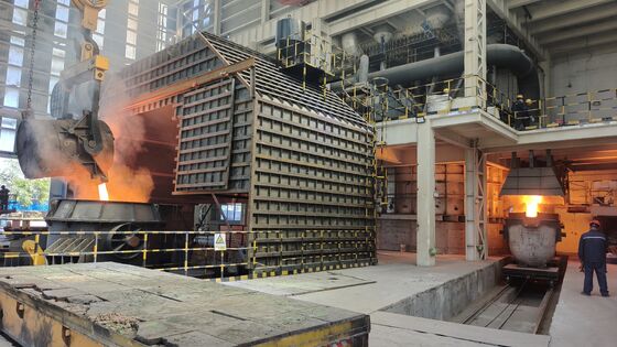 Transformador para Forno de Refino de Ferromanganês Grande de Carbono Médio-Baixo 35kV para 380V 12.5MVA 50Hz Trifásico Imerso em Óleo