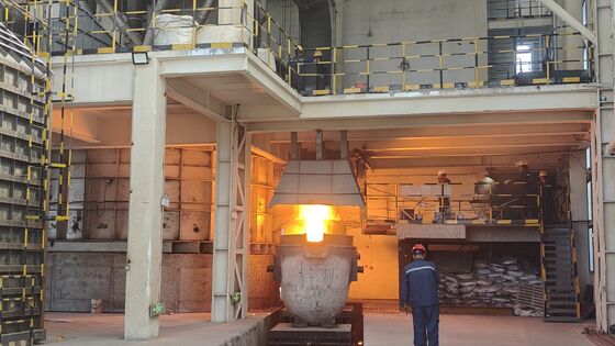 12.5MVA Forno de refinação de ferro-manganês de carbono médio-baixo de potência elétrica de 45 toneladas Capacidade 380V 50Hz Concha de aço de 3 fases